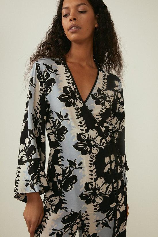 Oasis Petite Vertical Floral Print Kimono Wrap Top 2