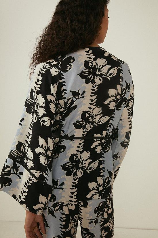 Oasis Petite Vertical Floral Print Kimono Wrap Top 3