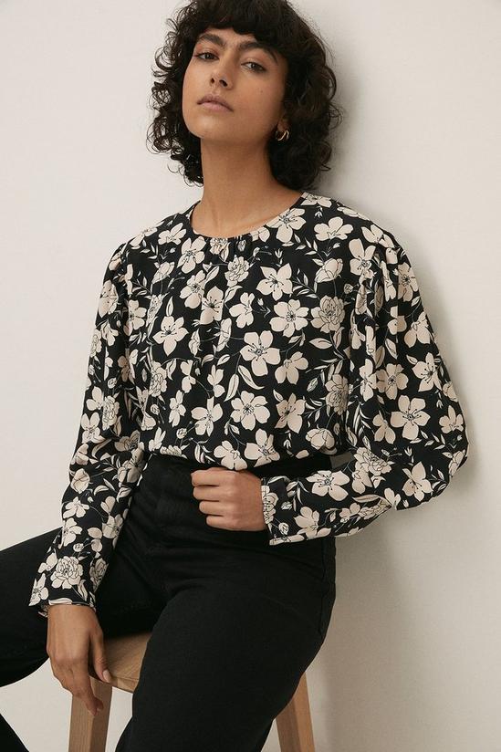 Oasis Pleat Neck Mono Floral Printed Woven Top 2