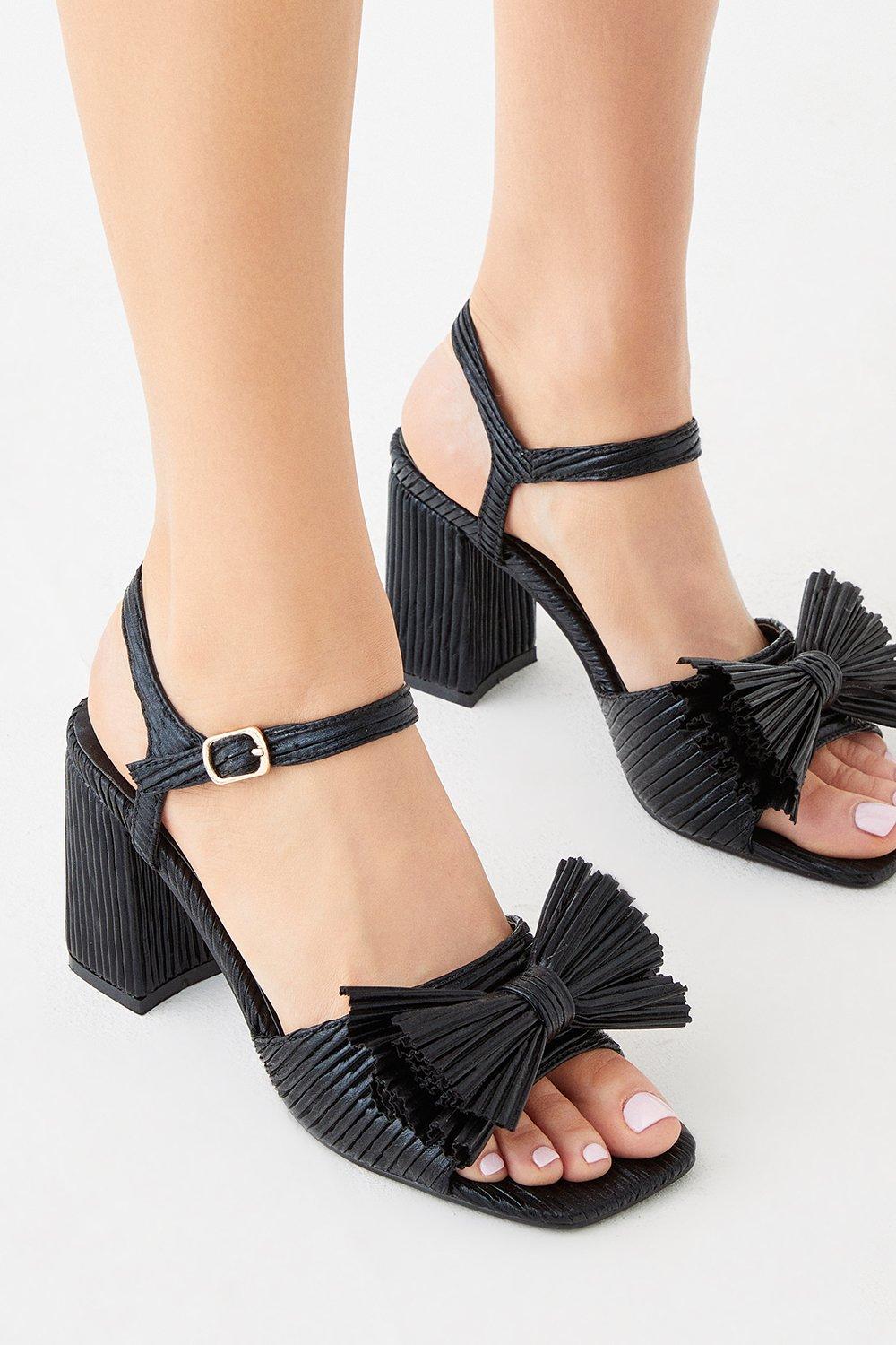 Oasis block 2025 heel sandals