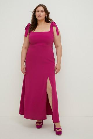 Premium Photo  Beauty curve plus size woman in a gray mini dress