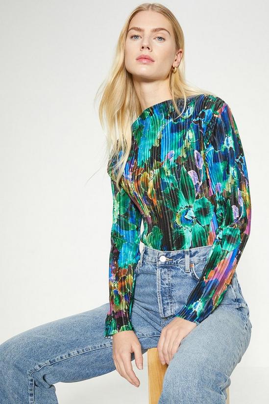 Oasis Abstract Print Plisse Funnel Neck Top 1