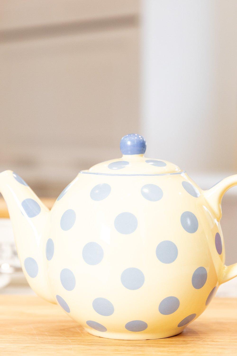 Teapots, Globe Teapot, Ivory/Blue Spot, Four Cup - 900ml, Boxed