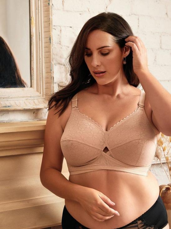 Non-Wired Total-Support Bra