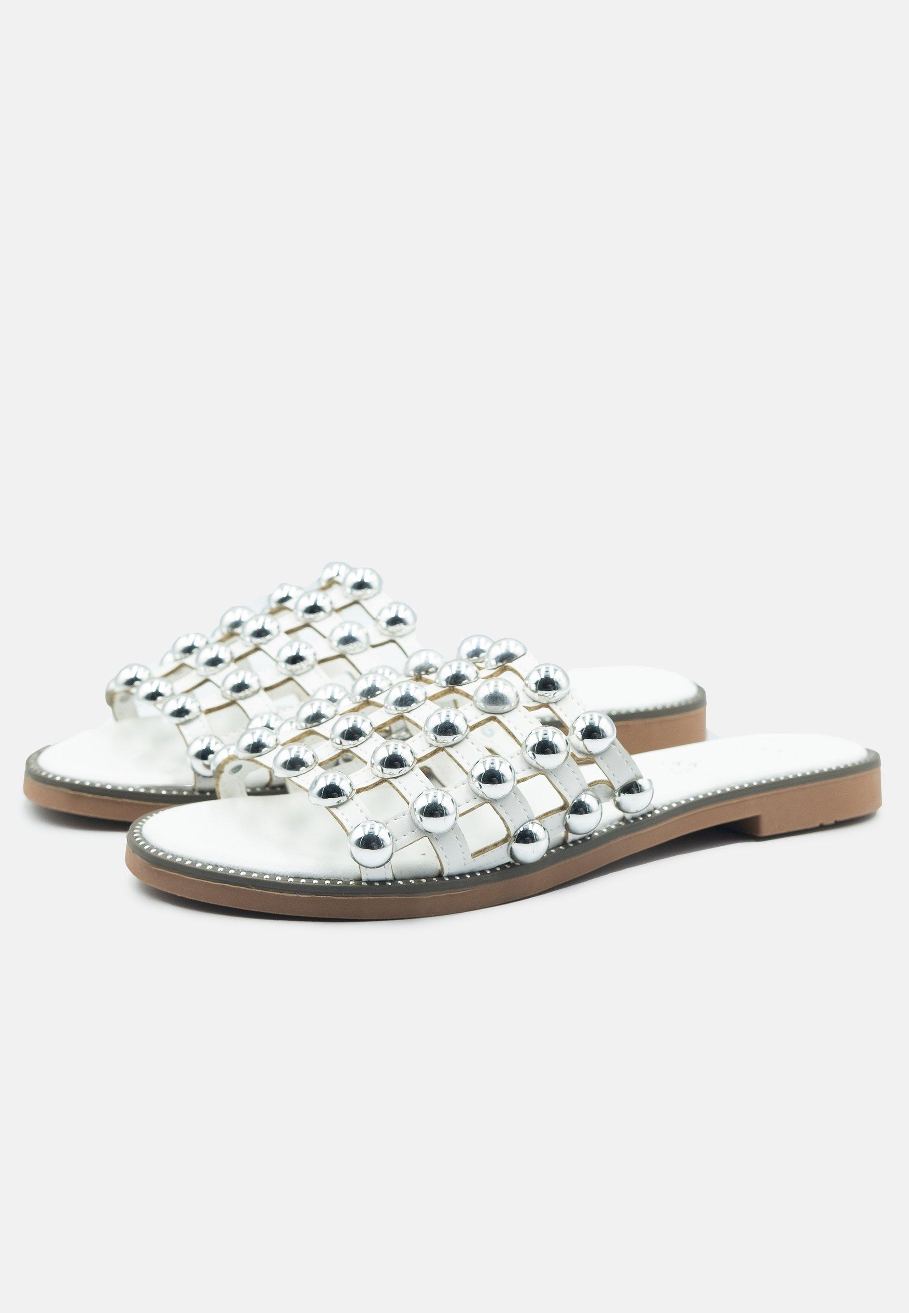 Large discount studded sliders